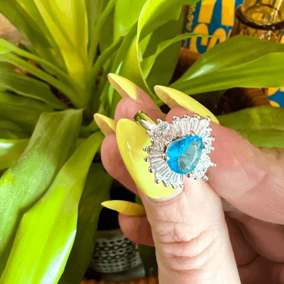 Heirloom Pear Cut Blue Topaz Cocktail Ring Size 8.25 - Picture 3 of 6